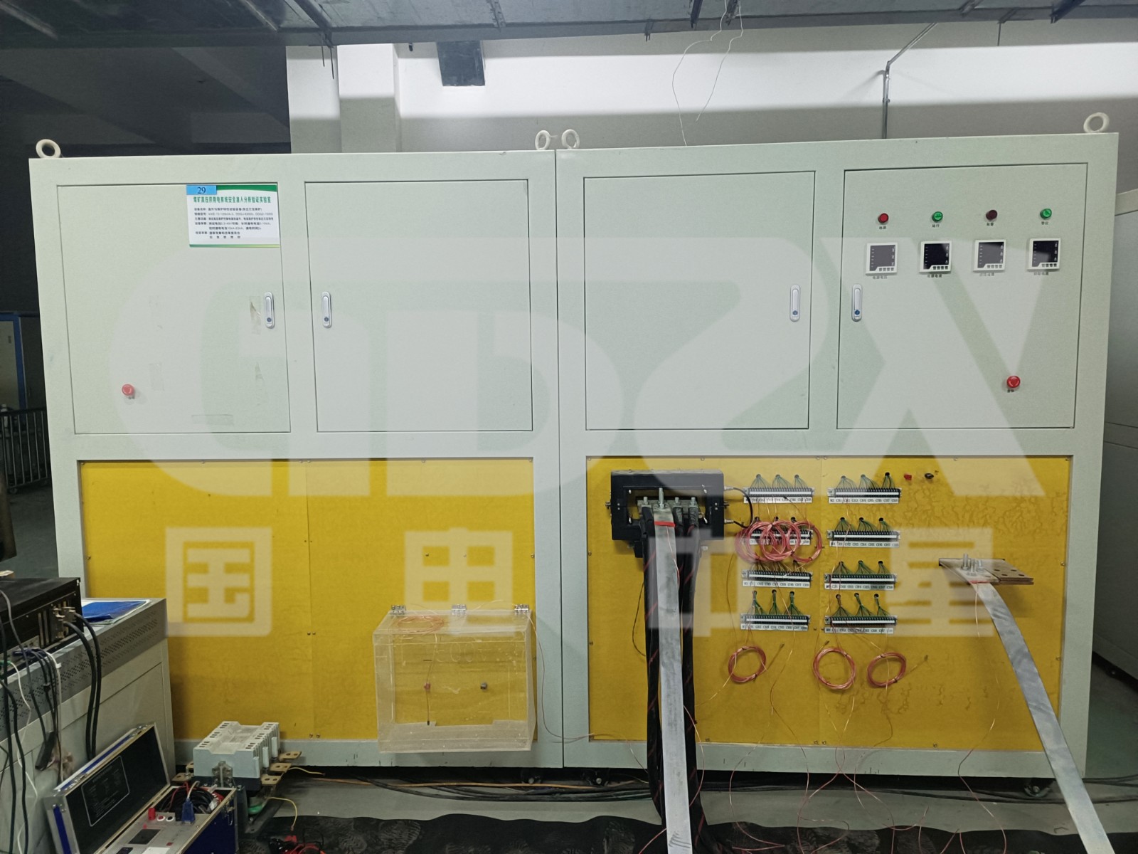 15kA直流溫升與保護(hù)特性試驗(yàn)設(shè)備.jpg 15kA直流溫升與保護(hù)特性試驗(yàn)設(shè)備.jpg